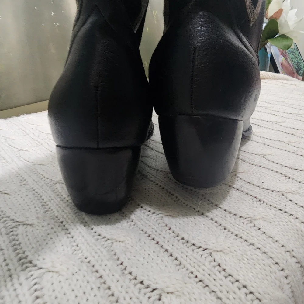 Newport Black Leather Western Boots - Picture 6 of 10